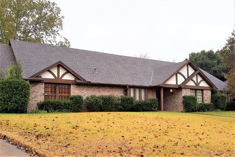 Ridglea Country Club Estates Benbrook,Texas <br><img src=
