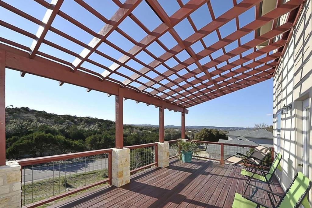 Travis Landing Hudson Bend,Texas <br><img src=