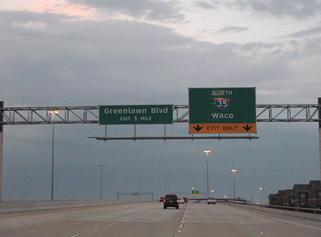 Heatherwilde Plaza Pflugerville,Texas <br><img src=